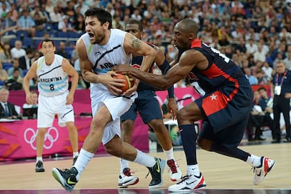 Carlos Delfino y Kobe Bryant enfrentados en los Juegos Olímpicos Londres 2012