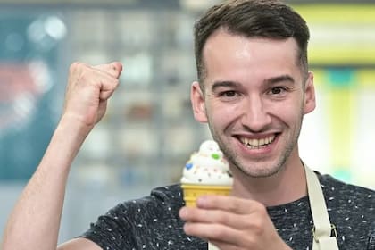 Carlos es uno de los finalistas de Bake Off Argentina