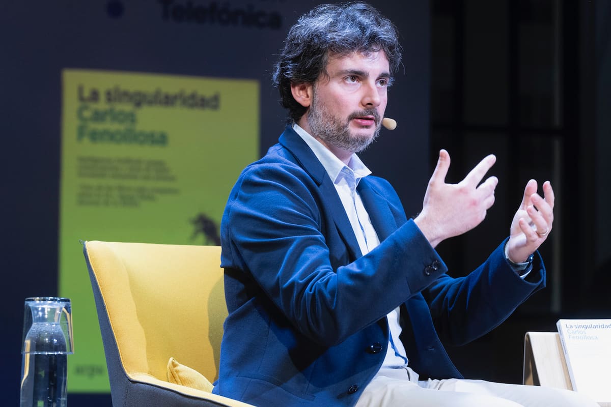 Carlos Fenollosa es docente universitario en España y otorga un punto extra a los estudiantes que emplean el chatbot de OpenAI como asistente en sus trabajos. “Ellos lo toman como algo corriente, nada extraordinario”, asegura