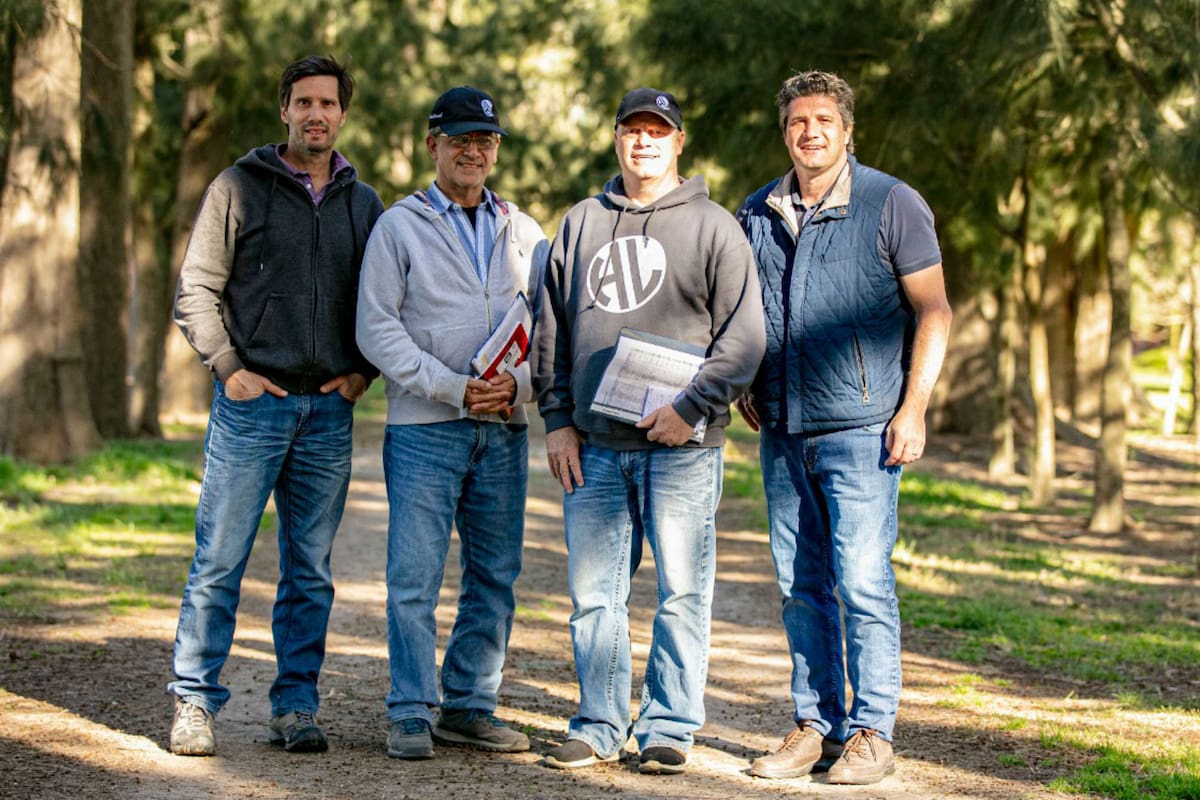 Carlos Fernández, Dale Hummel , Hernan Baldasarre y Martin Fenández durante la visita a la cabaña La Rubeta, en Lezama