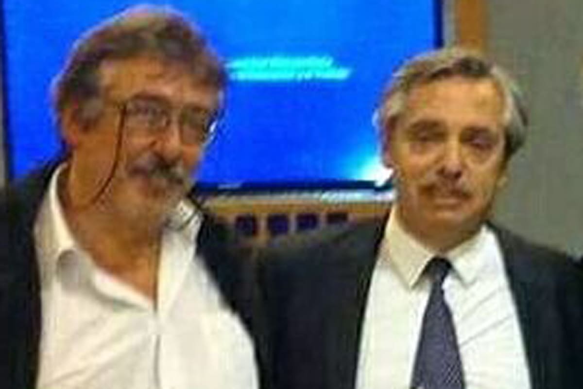 Carlos Fernández, el asesor de Verónica Magario asesinado, junto a Alberto Fernández