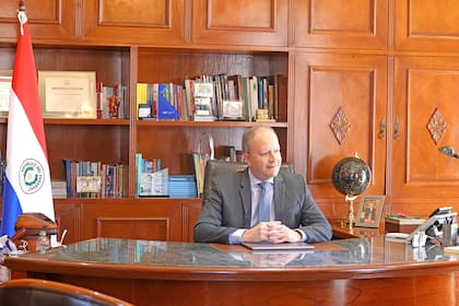 Carlos Fernández Valdovinos, ministro de Economía de Paraguay