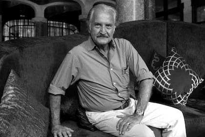 Carlos Fuentes, en Barcelona, en 2004