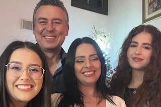 El ICE lo detuvo en Doral, llamó a su hija desesperado y ella terminó hablando con el agente