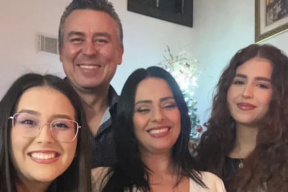 Carlos Hugo Betancur fue detenido por agentes del ICE mientras cargaba gasolina antes de ir a trabajar