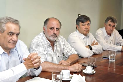 Carlos Iannizzotto (Coninagro), Jorge Chemes (CRA), Daniel Pelegrina (Sociedad Rural) y Carlos Achetoni (FAA), de la Mesa de Enlace