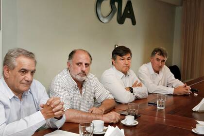 Carlos Iannizzotto (Coninagro), Jorge Chemes (CRA), Daniel Pelegrina (SRA) y Carlos Achetoni (FAA), integrantes de la Mesa de Enlace