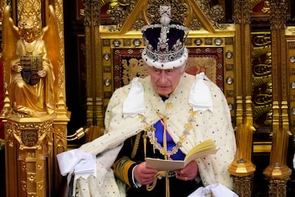 Carlos III elogia el "compromiso personal" de Trump con la paz