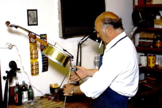 El hombre que construyó la magia: viaje a los secretos de Les Luthiers