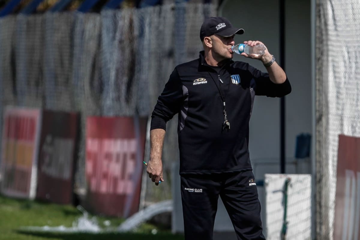 Carlos Ischia dirigió su primera práctica en Racing y luego fue presentado