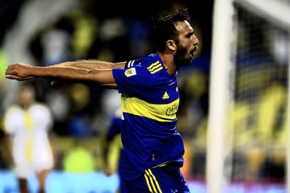 Carlos Izquierdoz abrió el marcador de cabeza; Boca ganó con los aciertos de dos defensores