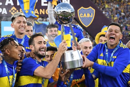 Carlos Izquierdoz, capitán del Boca campeón, y Marcos Rojo, dos defensores que aportaron goles para que el Xeneize festeje en la Copa de la Liga 2022