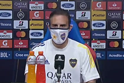 Carlos Izquierdoz fue el futbolista de Boca encargado de responder a las preguntas de la prensa; el ex Lanús resaltó la tarea colectiva de todo el equipo para ganar el partido en Asunción.