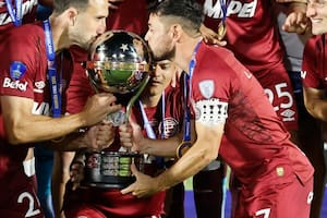 Lanús tiene quien lo cuide: los que volvieron para ser campeones, el mago y el hombre de la estatua