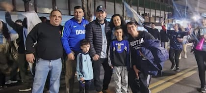 Carlos, Leandro, Sergio, Valentín y Giuliano Rabinovich, con Adriana Ruiz y Eliana Pacheco