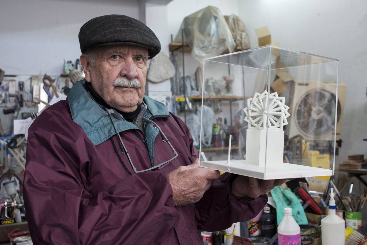 Carlos Martínez muestra su proyecto en el taller de Barracas