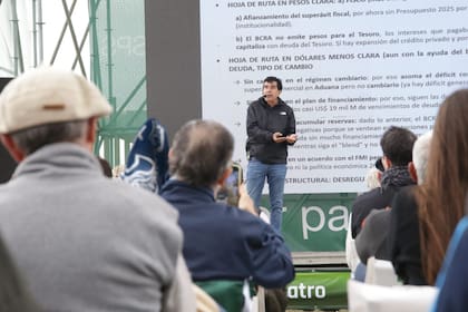 Carlos Melconian mientras daba la charla