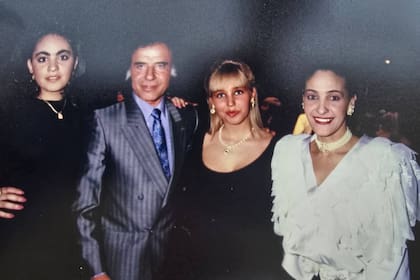Carlos Menem, con Liz Fassi Lavalle y Amira Yoma