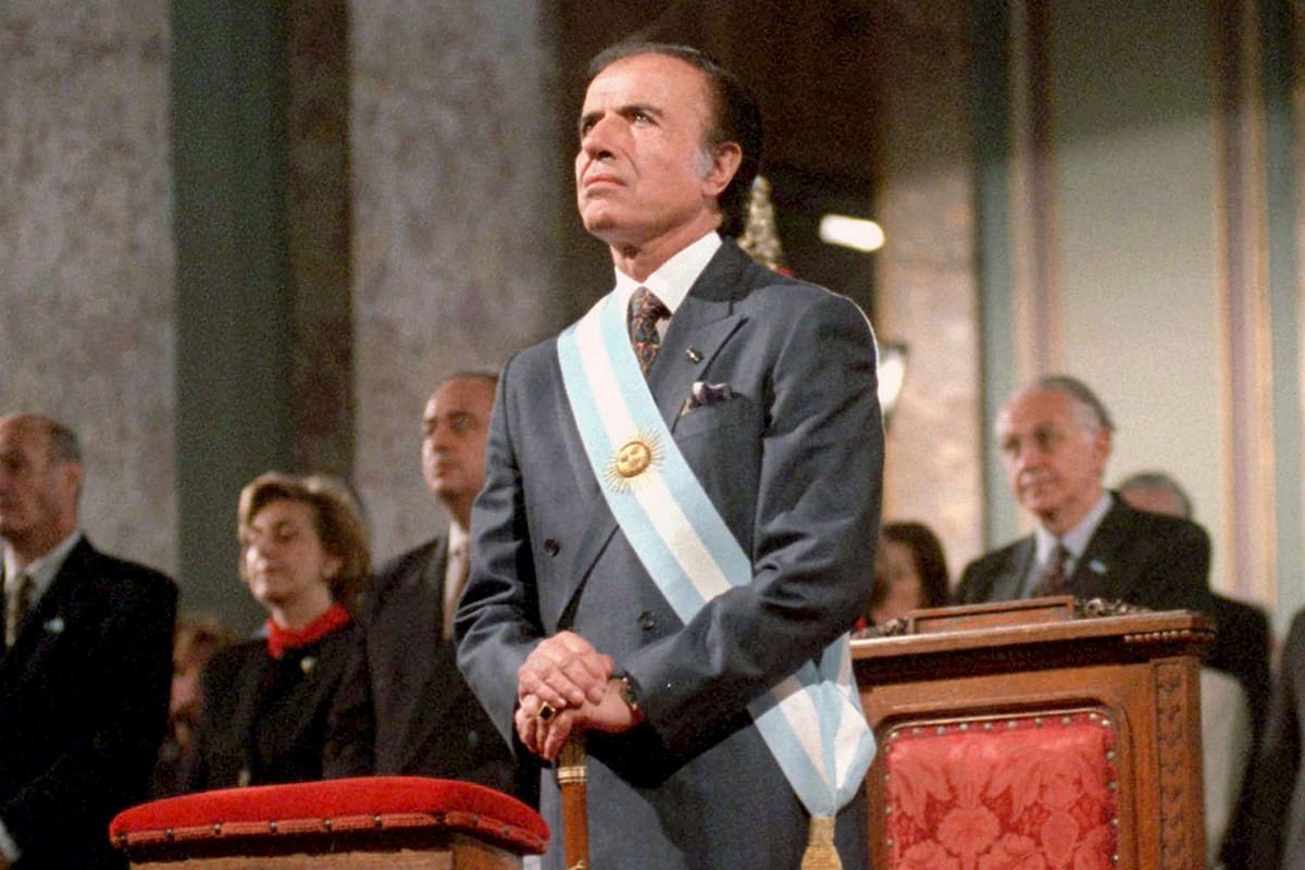 Carlos Menem para bomba