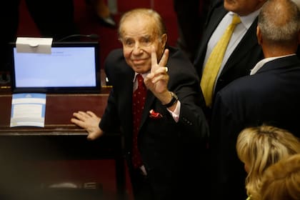 Carlos Menem para bomba