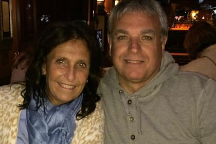 Carlos Monti y su mujer