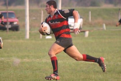 Carlos Muzzio en su época de tercera línea, en San Patricio de Corrientes