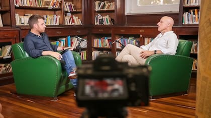 Carlos Pagni junto a Emmanuel Ferrario durante la primera emisión del videopodcast "Líderes en play".