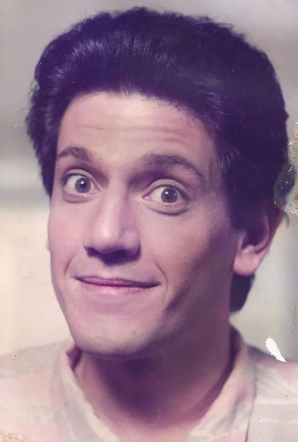Carlos Parrilla tomó una trágica decisión tras conocer la noticia de la muerte de su padre: su legado de humor lo trasciende hasta hoy