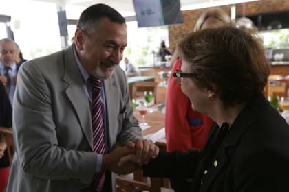Carlos Paz, presidente del Senasa, con la ministra de Agricultura de Brasil Tereza Cristina