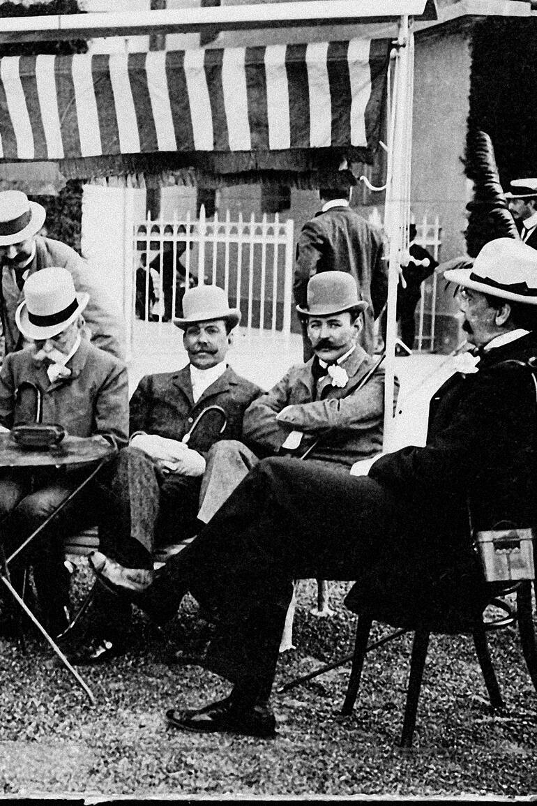 Carlos Pellegrini en compañía de Miguel Cané, Carlos Campos, Alejandro Madero, Julián Martínez y Rufino Varela.