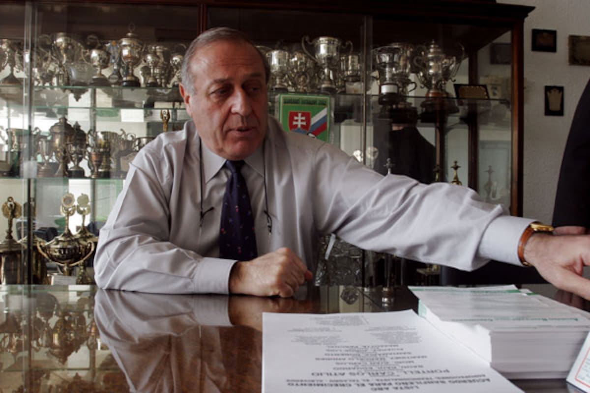 Carlos Portell, presidente de Banfield, estaría dispuesto a darle vía libre a Falcioni