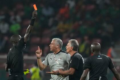 Carlos Queiroz recibió la tarjeta roja del árbitro Gassama Bakary Papa, por protestar