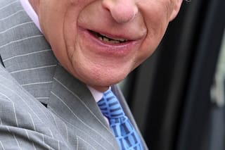 Carlos reitera que Harry y Meghan siguen siendo miembros de la realeza británica sin funciones oficiales