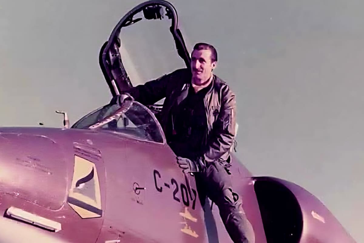 Carlos Rinke, con 26 años, a bordo de su cazabombardero A4-B Skyhawk