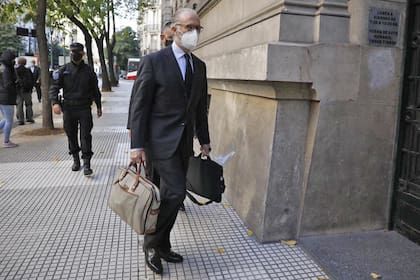 Carlos Rosenkrantz al llegar a los tribunales