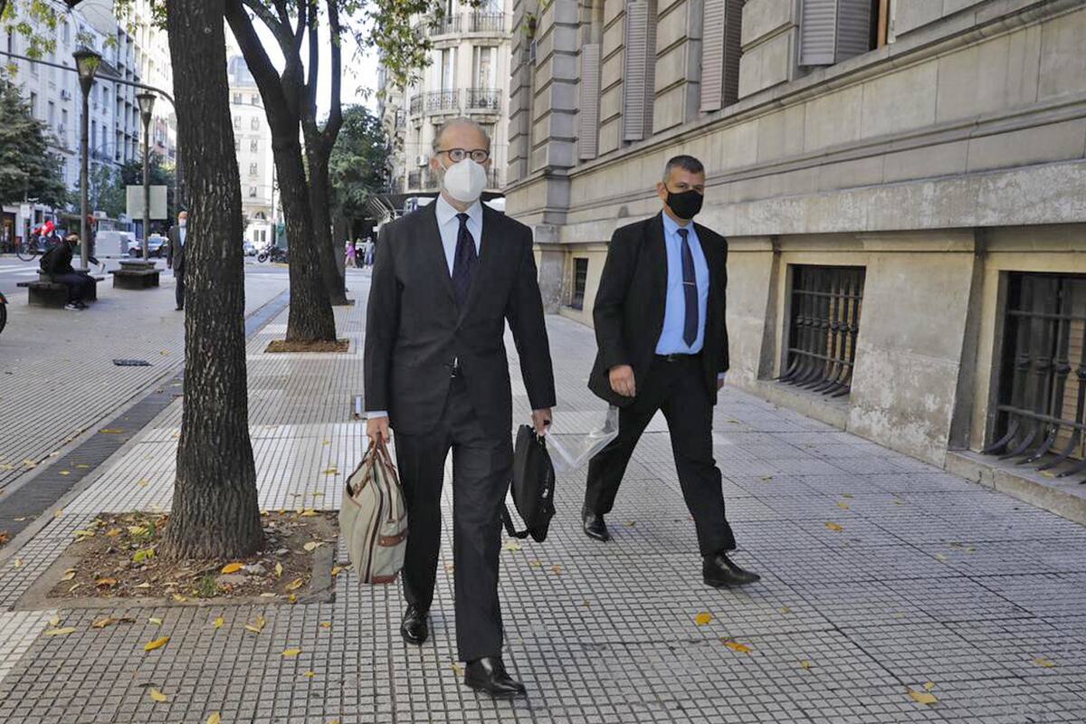 Carlos Rosenkrantz al llegar a los tribunales
