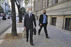 Carlos Rosenkrantz al llegar a los tribunales