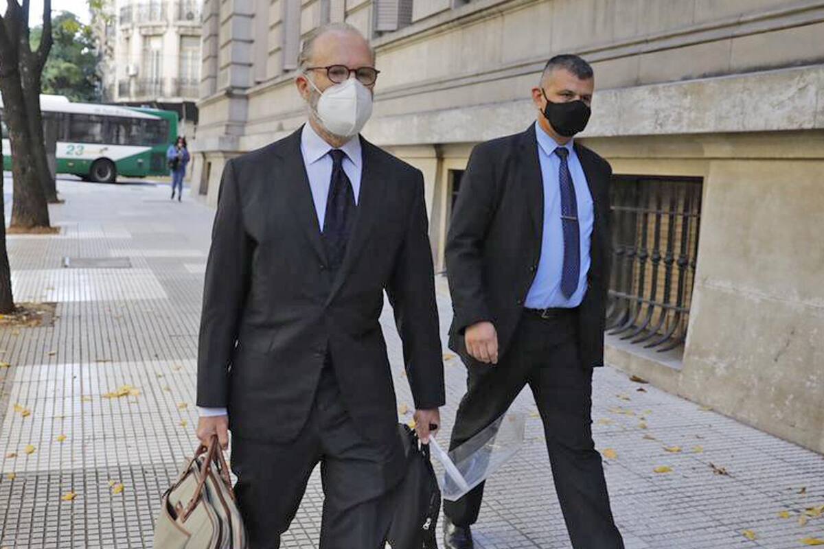 Carlos Rosenkrantz al llegar a los tribunales