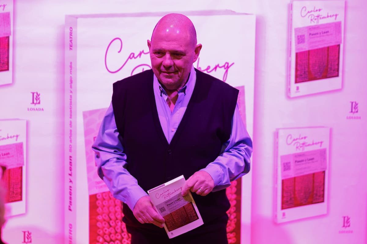 Carlos Rottemberg en la presentación de su libro "Pasen y Lean"