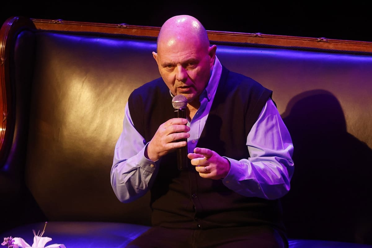 Carlos Rottemberg presenta su libro, Pasen y lean.