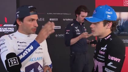 Carlos Sainz, de Williams, y Franco Colapinto, de Alpine, que se disculpó por el accidente durante la carrera de Mónaco