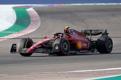 Carlos Sainz dio la mejor vuelta en Austin y consiguió la primera pole position de Ferrari en las diez presentación de la Fórmula 1 en el Circuito de las Américas.