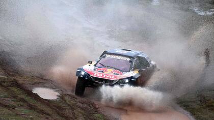 Carlos Sainz, penalizado por haber atropellado al due?o de Booking.com