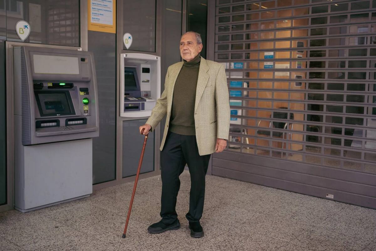 Carlos San Juan de Laorden en su banco en ValenciaCredit