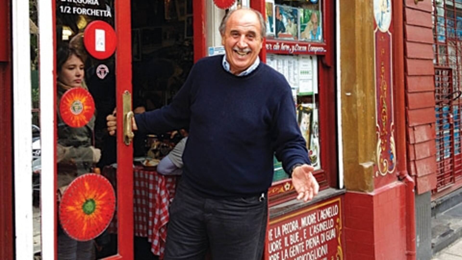 Carlos Sosto en su templo italiano del Botánico. Allí, antes de preguntar qué se podía comer, los clientes ya se encontraban con un desfile de platos en su mesa. Los precios también eran una sorpresa: en la época dorada del local, la cuenta llegaba en un papel, escrita con birome, con un número improvisado por Sosto.