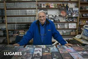 Carlos Suez, el hombre detrás del último videoclub de Bariloche