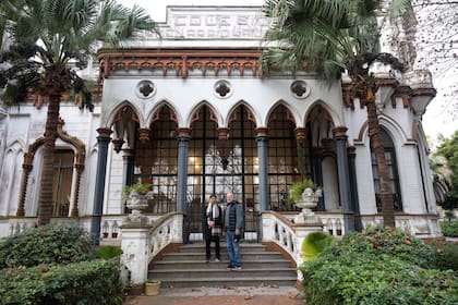 Carlos Tanaka y Richard Brinnand en el Espacio Cultural Marín, primera sede del colegio