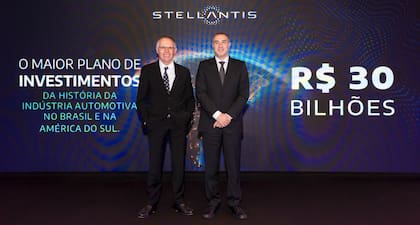 Carlos Tavares, CEO global de Stellantis, y Emanuele Cappellano, presidente de la automotriz para América del Sur