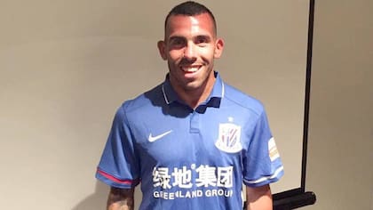 Carlos Tevez, con la camiseta del club chino