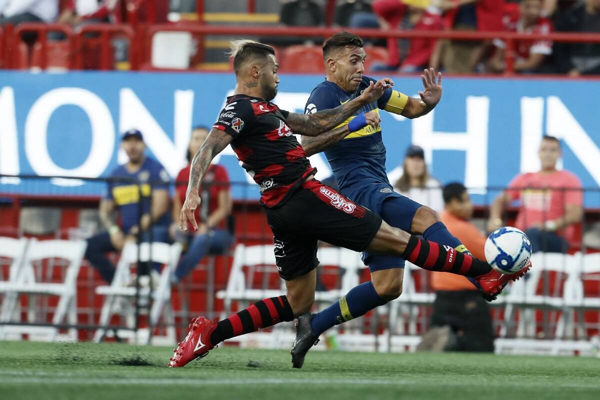 Carlos Tevez, en acción frente a Xolos de Tijuana